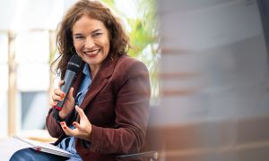 Cuando la extrema derecha quiere atacar la democracia, comienza por los derechos de las mujeres Lina Gálvez