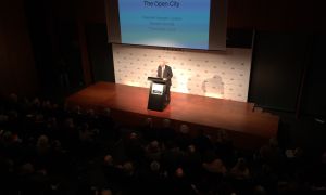 Richard Sennett proposes to open European cities, democratize them and make them political subjects